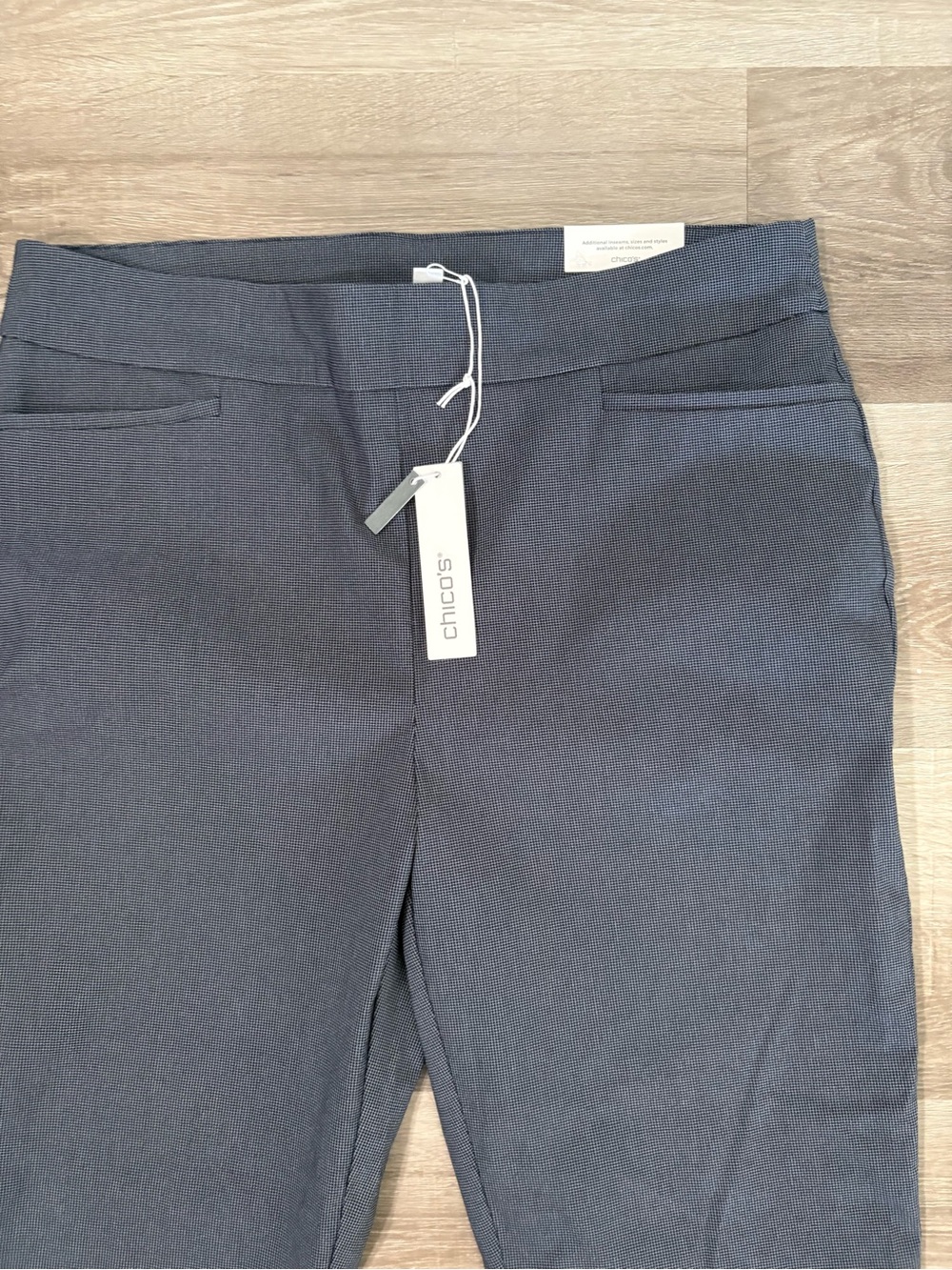 NWT Chicos So Slimming ankle pants. Women’s size 12. - Picture 2 of 7